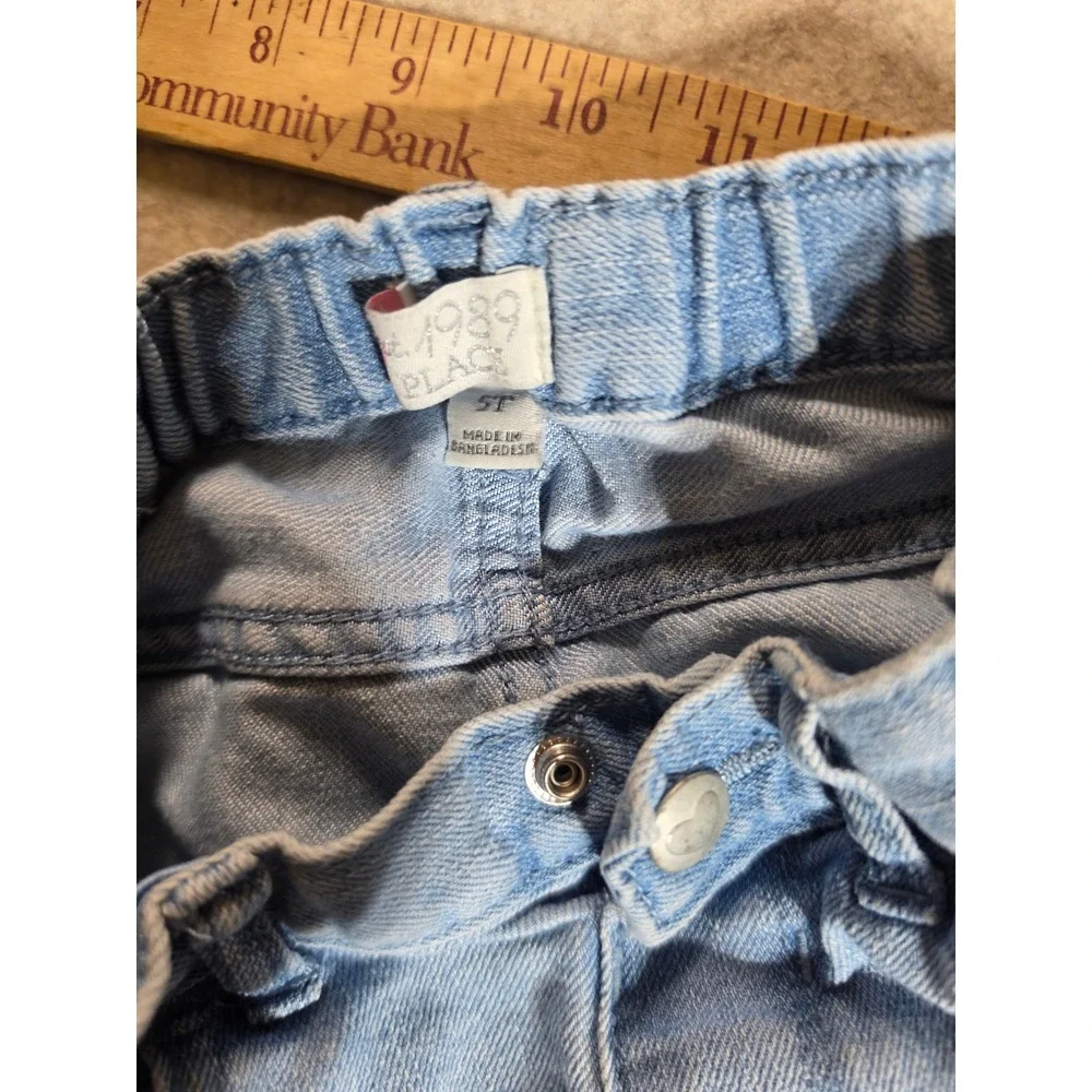 Childrens Place Girls 5T Daisy Embroidered Denim Shorts Light Wash Blue Floral